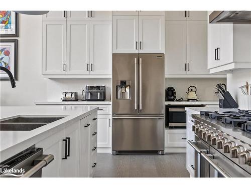 120 Springside Crescent, The Blue Mountains, ON - Indoor Photo Showing Kitchen With Double Sink With Upgraded Kitchen