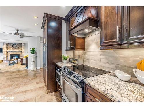 18 Lockhart Road, Collingwood, ON - Indoor Photo Showing Kitchen