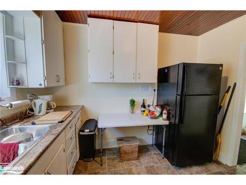 4061 Muskoka  169 Road S, Port Carling, ON - Indoor Photo Showing Kitchen