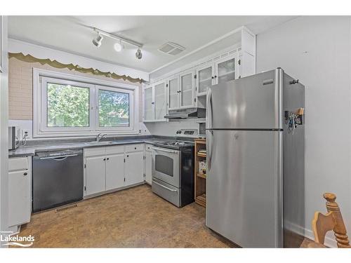 1002 Hugel Avenue, Midland, ON - Indoor Photo Showing Kitchen