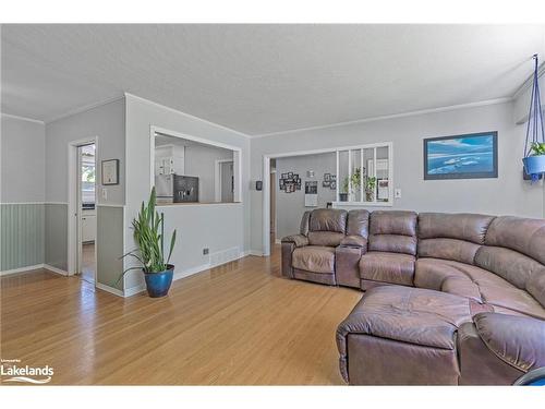 1002 Hugel Avenue, Midland, ON - Indoor Photo Showing Living Room