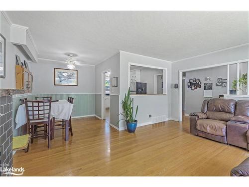 1002 Hugel Avenue, Midland, ON - Indoor Photo Showing Living Room