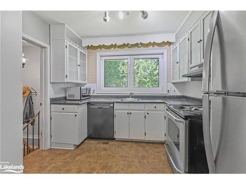 1002 Hugel Avenue, Midland, ON - Indoor Photo Showing Kitchen