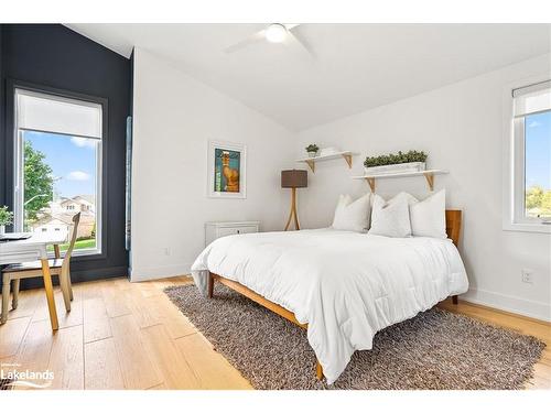 2189 Shore Lane, Wasaga Beach, ON - Indoor Photo Showing Bedroom