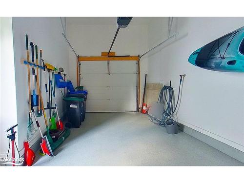 2189 Shore Lane, Wasaga Beach, ON - Indoor Photo Showing Garage