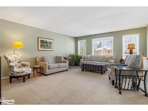 166 58Th Street S, Wasaga Beach, ON - Indoor Photo Showing Living Room