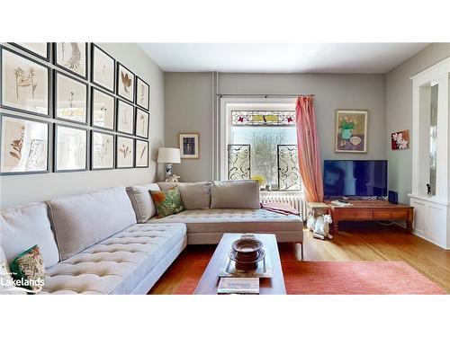 233 Queen Street, Midland, ON - Indoor Photo Showing Living Room
