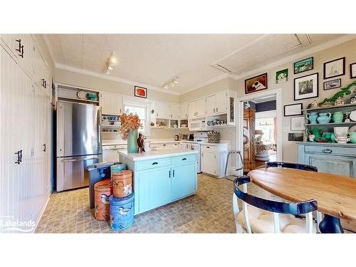 233 Queen Street, Midland, ON - Indoor Photo Showing Kitchen