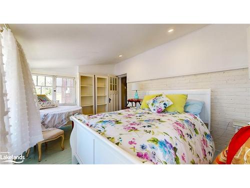 233 Queen Street, Midland, ON - Indoor Photo Showing Bedroom