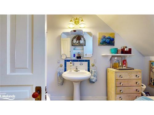 233 Queen Street, Midland, ON - Indoor Photo Showing Bathroom