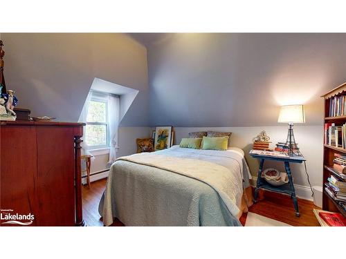 233 Queen Street, Midland, ON - Indoor Photo Showing Bedroom