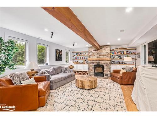 111 Castleview Road, The Blue Mountains, ON - Indoor Photo Showing Living Room With Fireplace