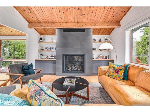 111 Castleview Road, The Blue Mountains, ON - Indoor Photo Showing Living Room With Fireplace