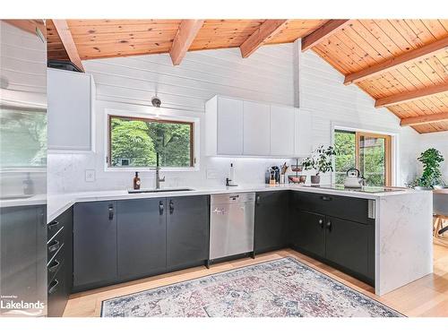 111 Castleview Road, The Blue Mountains, ON - Indoor Photo Showing Kitchen