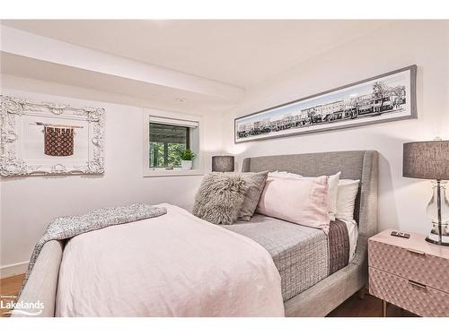 111 Castleview Road, The Blue Mountains, ON - Indoor Photo Showing Bedroom