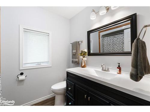 110 Evergreen Avenue, Tiny, ON - Indoor Photo Showing Bathroom