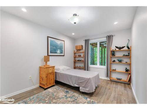 110 Evergreen Avenue, Tiny, ON - Indoor Photo Showing Bedroom