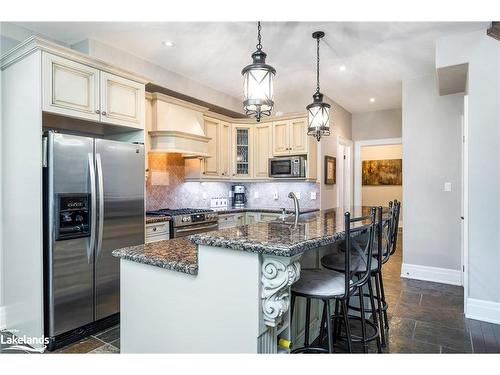 111 Earl Street, Wasaga Beach, ON - Indoor Photo Showing Kitchen With Stainless Steel Kitchen With Upgraded Kitchen