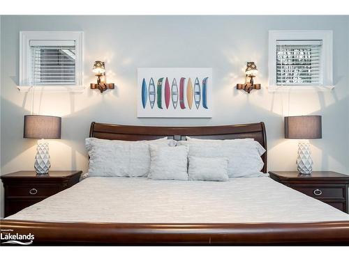 111 Earl Street, Wasaga Beach, ON - Indoor Photo Showing Bedroom