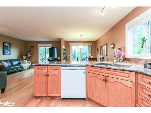 70 Pennsylvania Avenue, Wasaga Beach, ON - Indoor Photo Showing Kitchen