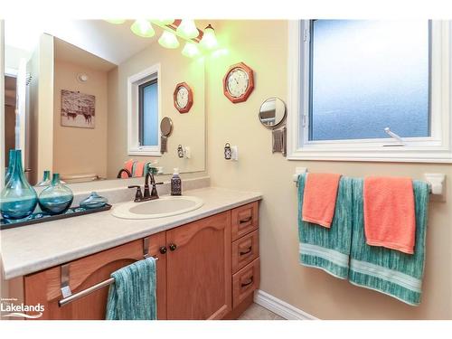 70 Pennsylvania Avenue, Wasaga Beach, ON - Indoor Photo Showing Bathroom