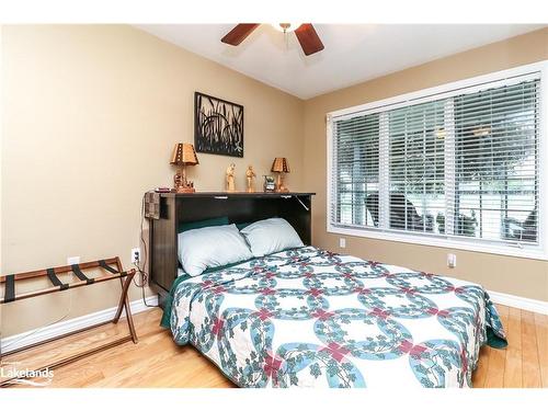 70 Pennsylvania Avenue, Wasaga Beach, ON - Indoor Photo Showing Bedroom