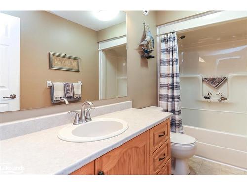 70 Pennsylvania Avenue, Wasaga Beach, ON - Indoor Photo Showing Bathroom