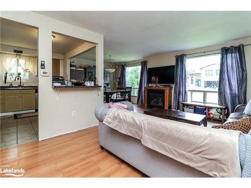 116 Smallman Drive, Wasaga Beach, ON - Indoor Photo Showing Living Room
