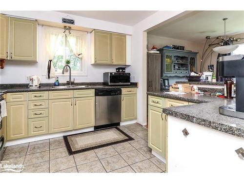 116 Smallman Drive, Wasaga Beach, ON - Indoor Photo Showing Kitchen With Double Sink