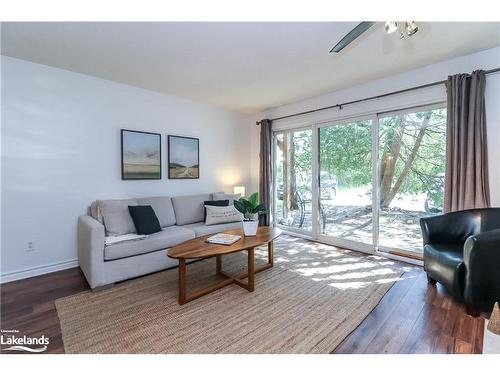 136-27 Dawson Drive, Collingwood, ON - Indoor Photo Showing Living Room