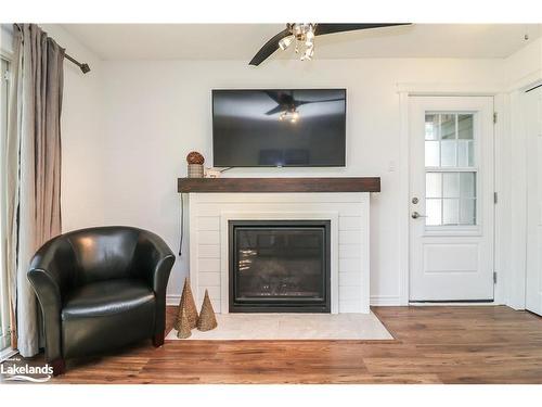 136-27 Dawson Drive, Collingwood, ON - Indoor Photo Showing Living Room With Fireplace