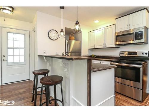 136-27 Dawson Drive, Collingwood, ON - Indoor Photo Showing Kitchen