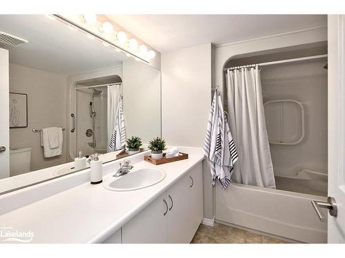 121-55 Trott Boulevard, Collingwood, ON - Indoor Photo Showing Bathroom