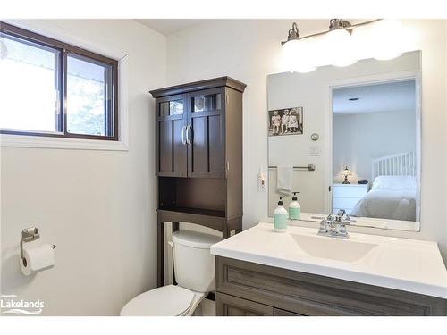 811 Bay Street, Gravenhurst, ON - Indoor Photo Showing Bathroom