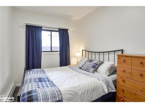 811 Bay Street, Gravenhurst, ON - Indoor Photo Showing Bedroom
