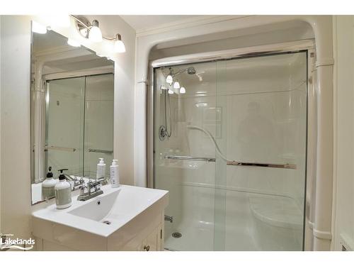 811 Bay Street, Gravenhurst, ON - Indoor Photo Showing Bathroom