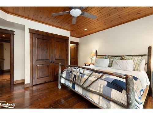 84 Bigwin Island, Lake Of Bays, ON - Indoor Photo Showing Bedroom