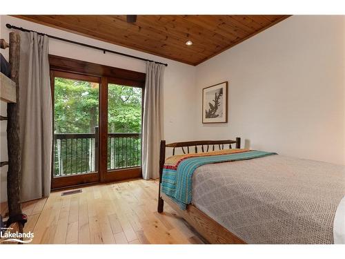 84 Bigwin Island, Lake Of Bays, ON - Indoor Photo Showing Bedroom