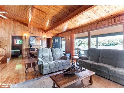 785 Harrison Trail, Georgian Bay Twp, ON - Indoor Photo Showing Living Room