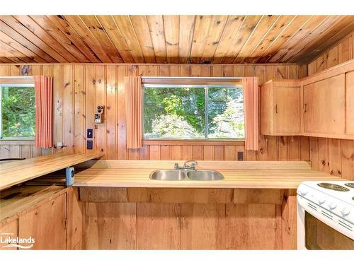 785 Harrison Trail, Georgian Bay Twp, ON - Indoor Photo Showing Kitchen With Double Sink