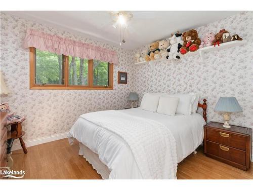 652 North Waseosa Lake Road, Huntsville, ON - Indoor Photo Showing Bedroom