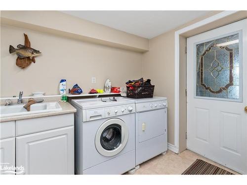 652 North Waseosa Lake Road, Huntsville, ON - Indoor Photo Showing Laundry Room