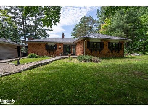 652 North Waseosa Lake Road, Huntsville, ON - Outdoor