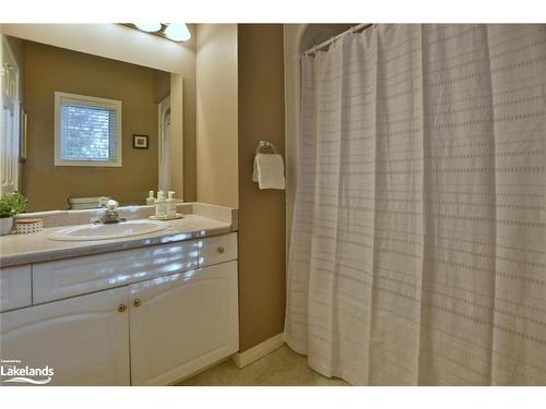46 William Avenue, Wasaga Beach, ON - Indoor Photo Showing Bathroom