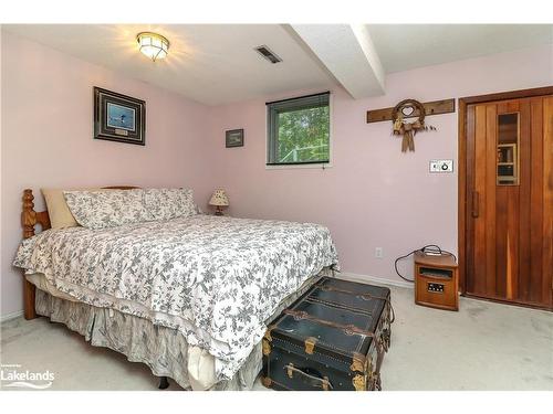 208 Oxbow Park Drive, Wasaga Beach, ON - Indoor Photo Showing Bedroom