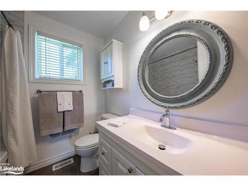 160 Griffin Street, Midland, ON - Indoor Photo Showing Bathroom
