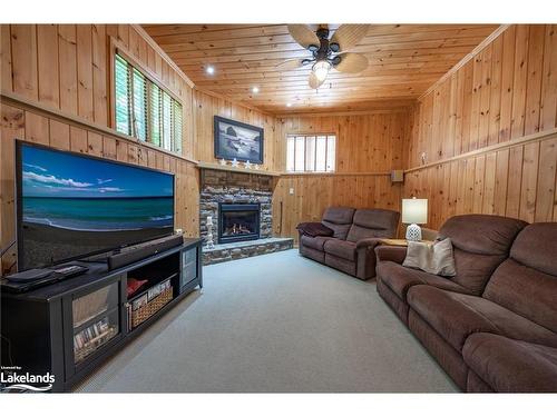 160 Griffin Street, Midland, ON - Indoor Photo Showing Living Room With Fireplace