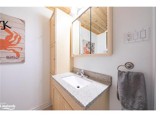 160 Griffin Street, Midland, ON - Indoor Photo Showing Bathroom