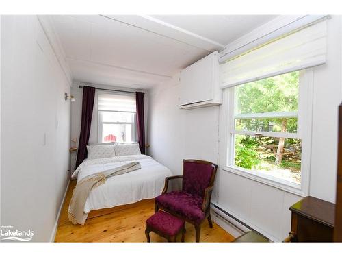 80 Constance Boulevard, Wasaga Beach, ON - Indoor Photo Showing Bedroom