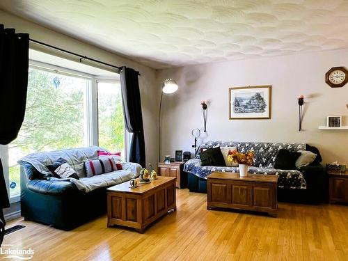 17 Macklaim Drive, Parry Sound, ON - Indoor Photo Showing Living Room